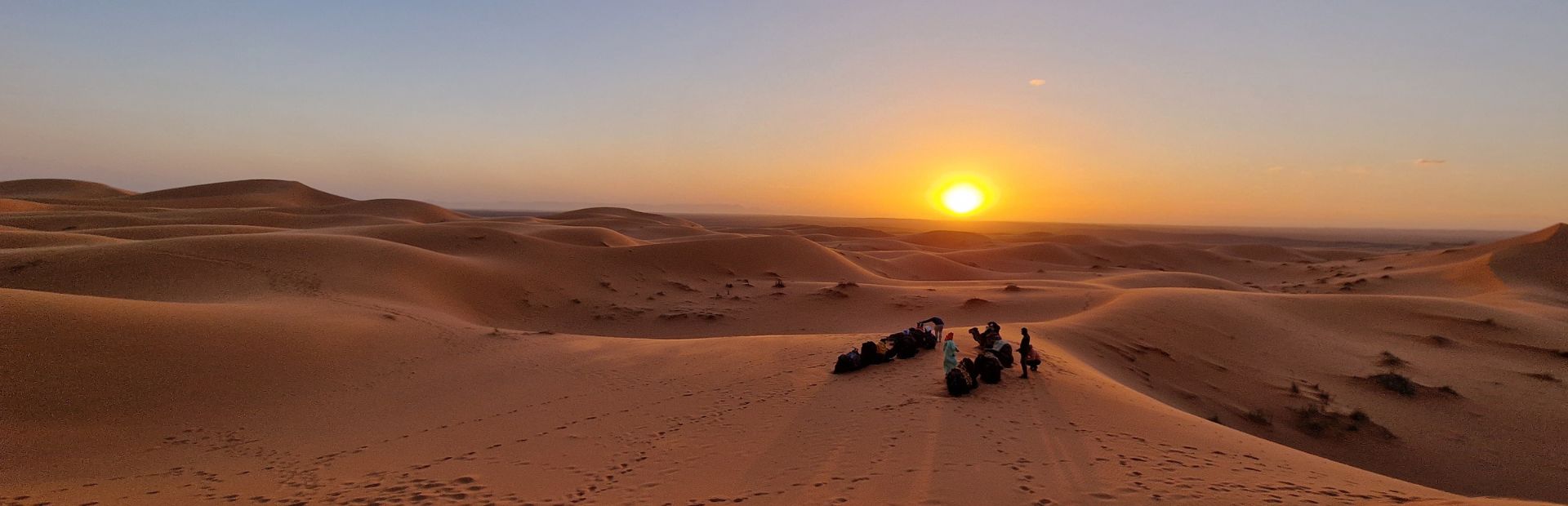 Woestijn met zonsondergang in Marokko