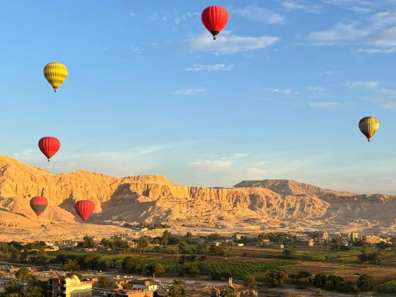 Egypt - Luxor - valley of the kings - balloon