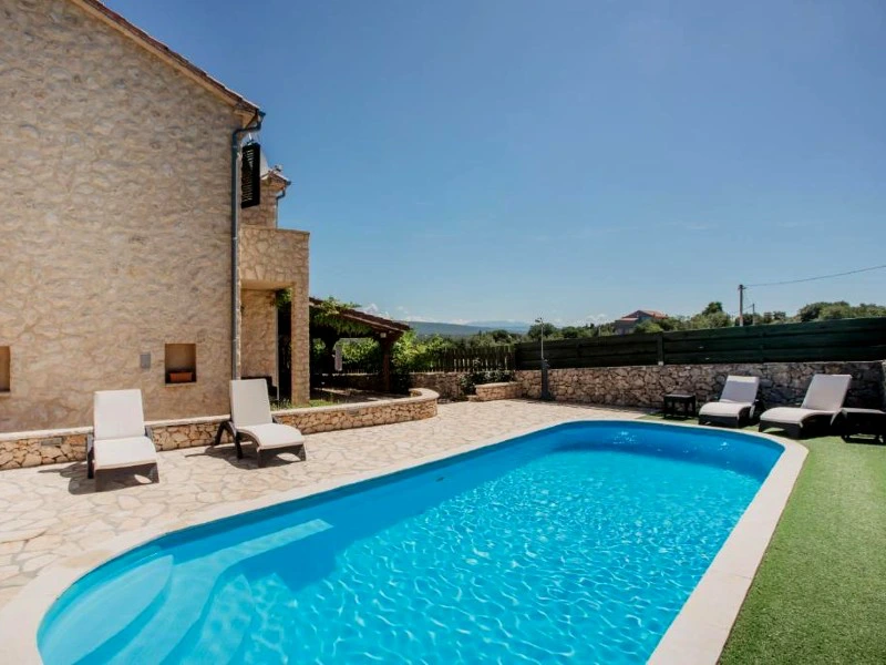 zwembad accommodatie Sibenik | Riksja Travel Kroatië