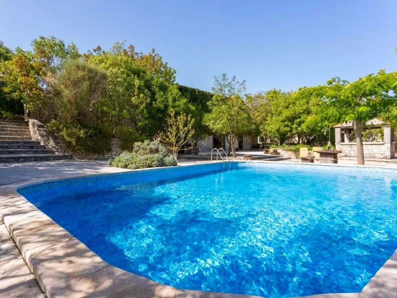 Hotel met zwembad in Brac