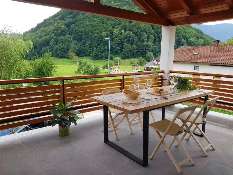 Terras bij je hotel in Soca Valley