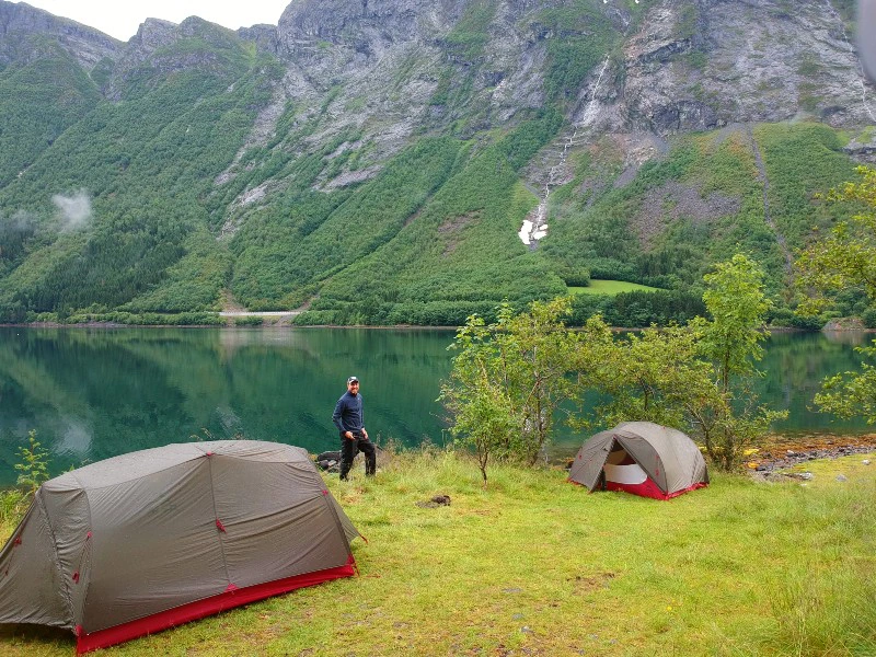 Kamperen langs de fjord