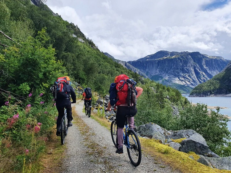 via feratta trolltunga noorwegen