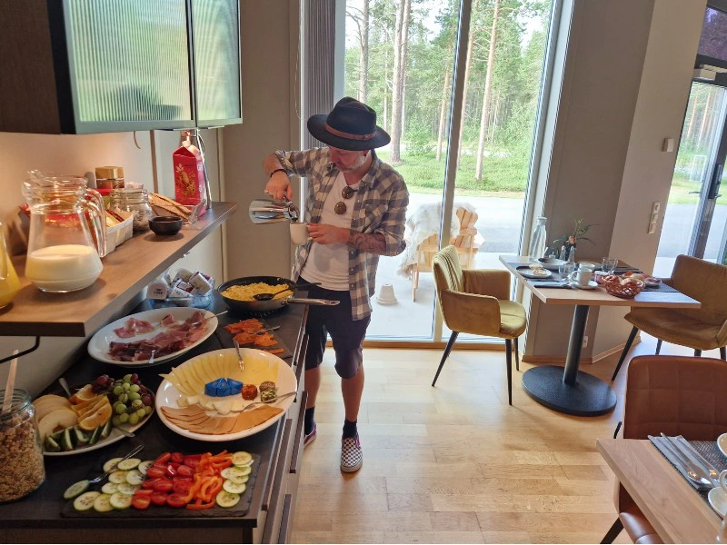 ontbijt bij glamping in Alta