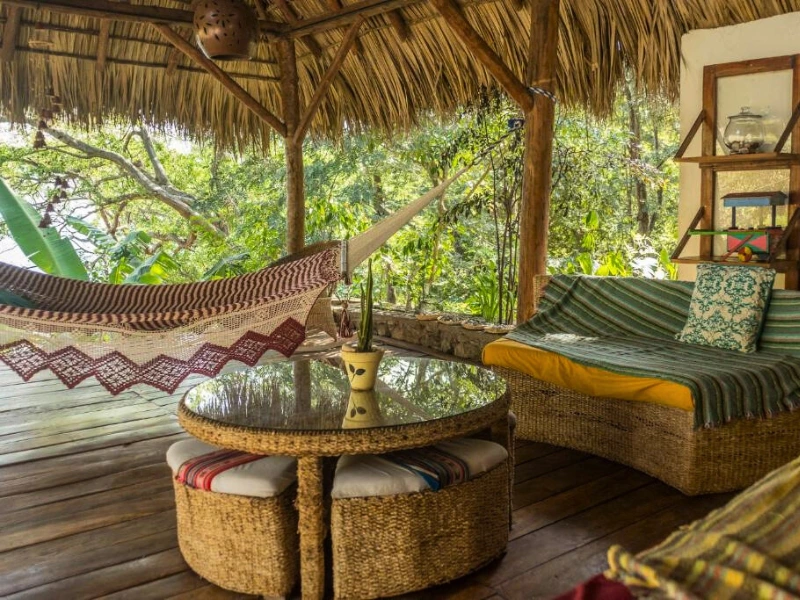 La laguna de Apoyo Nicaraqua hotel lounge