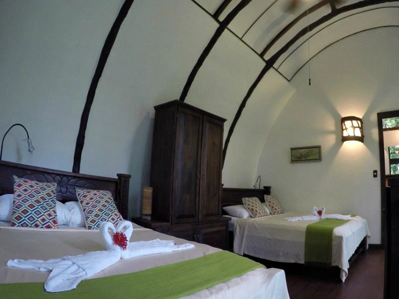 Kamer in jungle boomhut in Boca Tapada