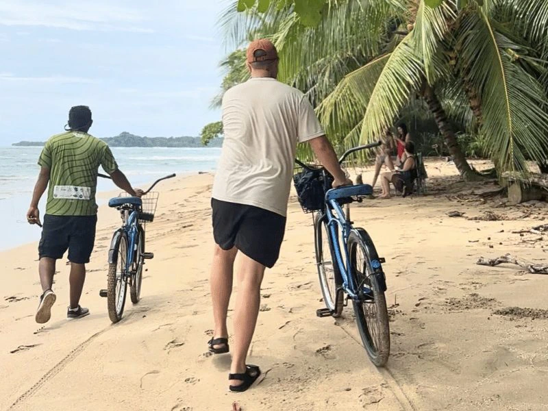 Fietstocht bij Puerto Viejo, Costa Rica