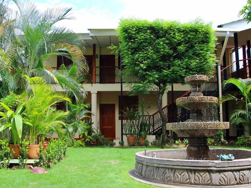 Leon hotel tuin