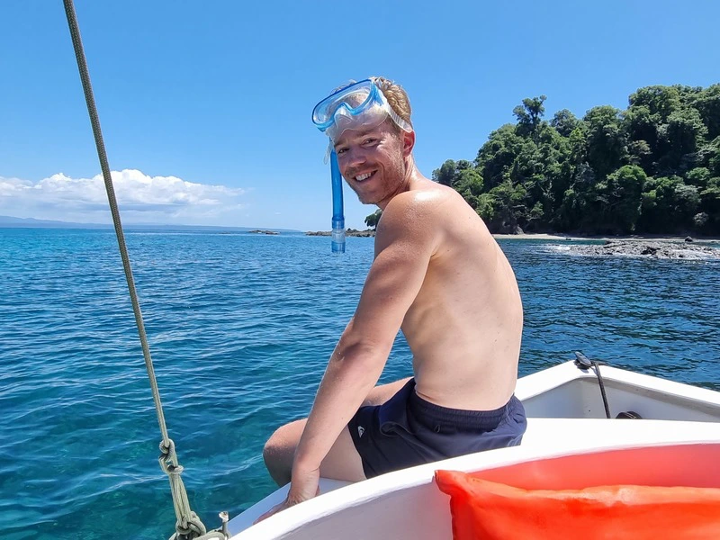 costa rica snorkelen boot reiziger zee