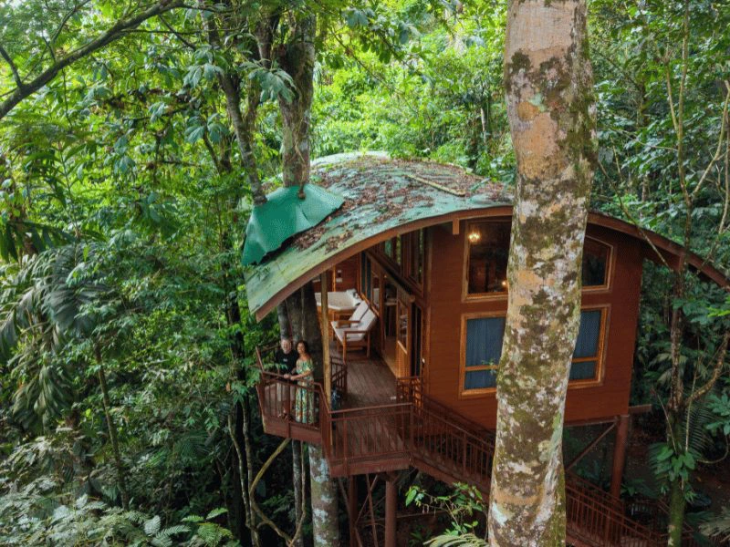 Echtpaar in een boomhut in Boca Tapada