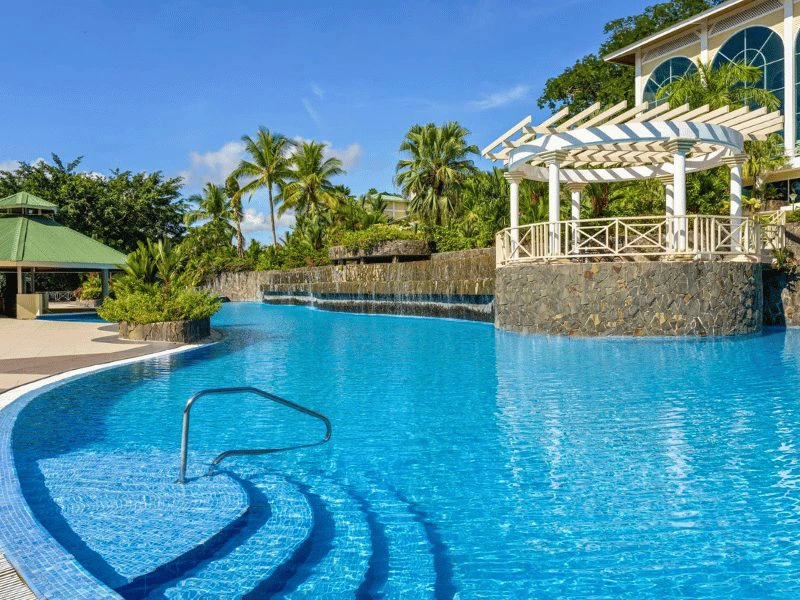 Hotel met zwembad in het Gamboa Reservaat