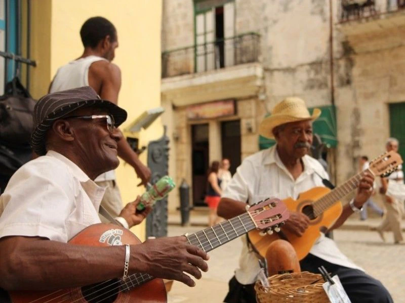 Cuba lokalen bewoners reizigers foto