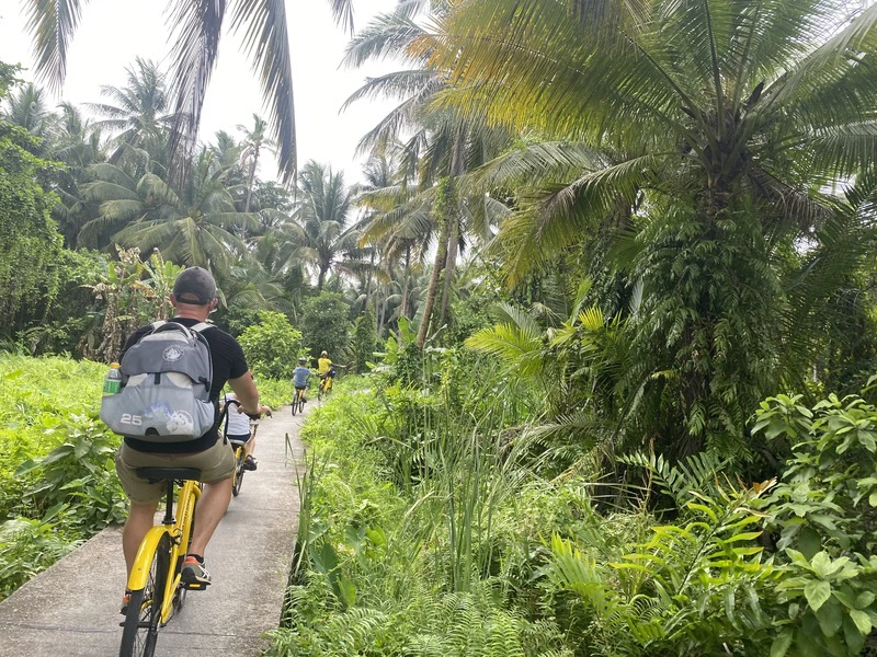 Thailand fietsen in Bangkok jungle