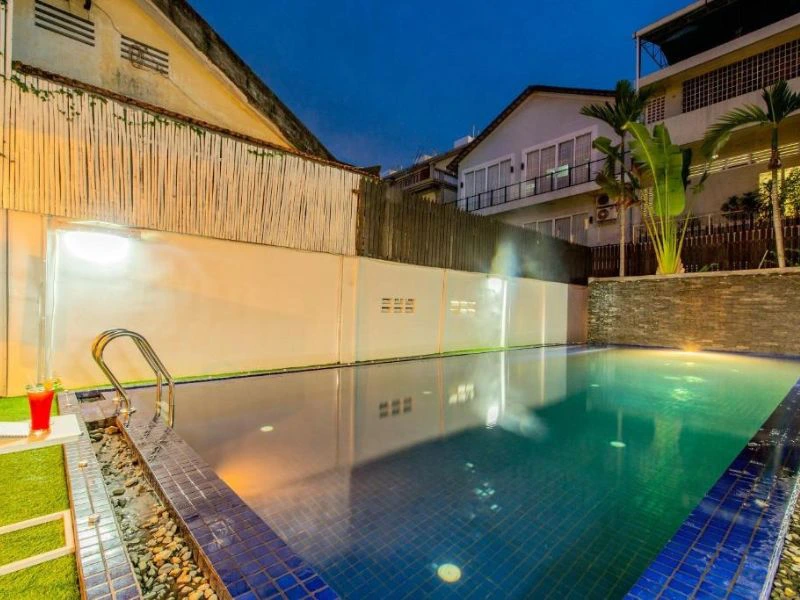 hotel angkor pool cambodja