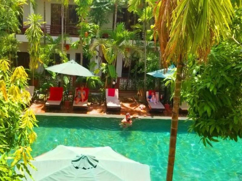 zwembad hotel angkor cambodja