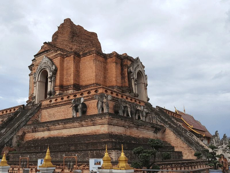 Wat Chedi Luang Chiang mai activiteiten