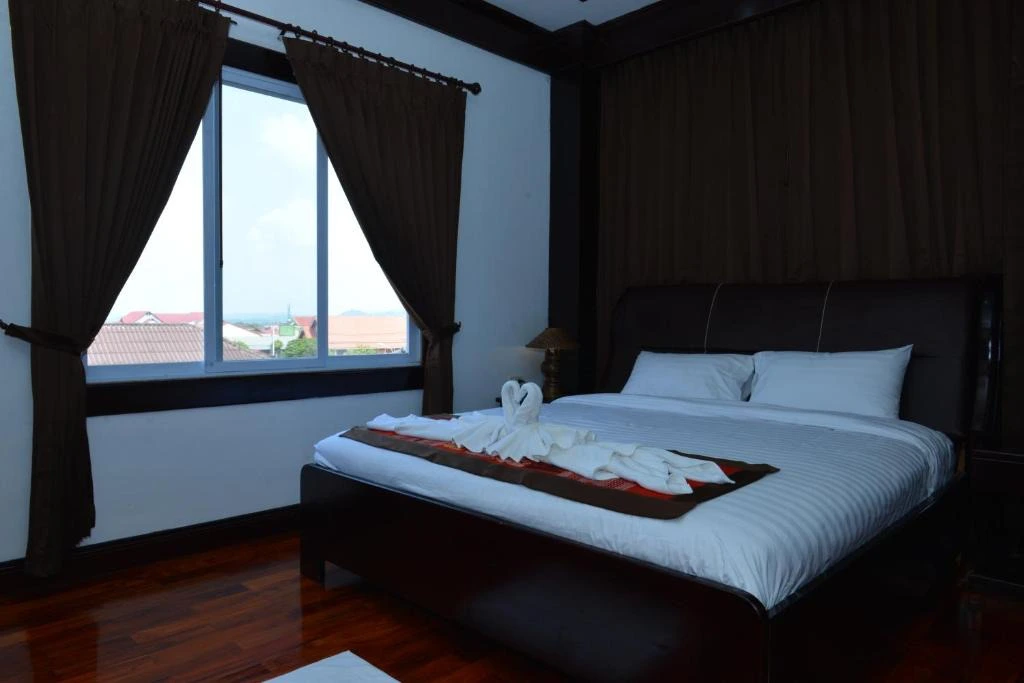 Laos hotel Phonsavan kamer bed