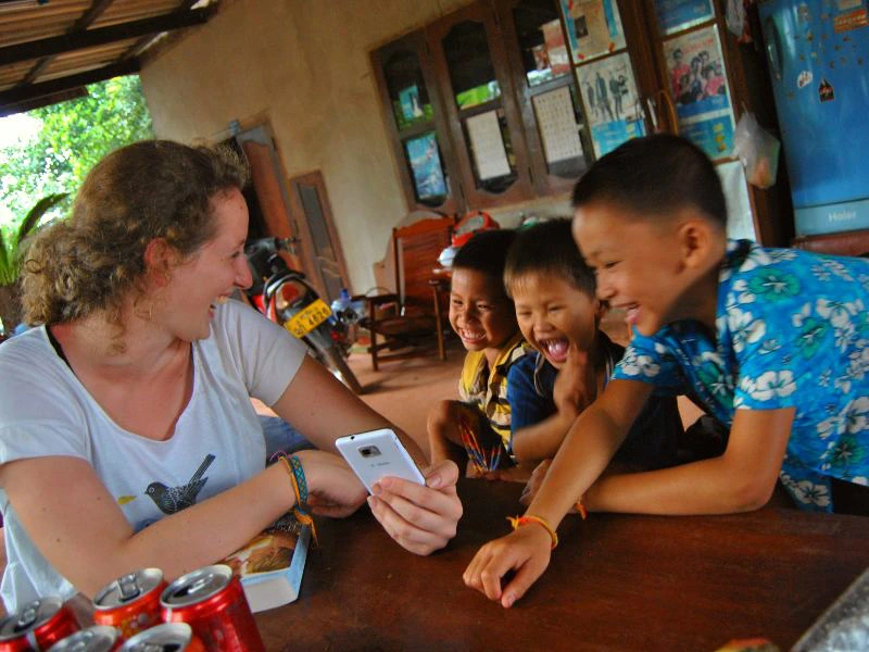 Laos bergdorp trekking Khmu