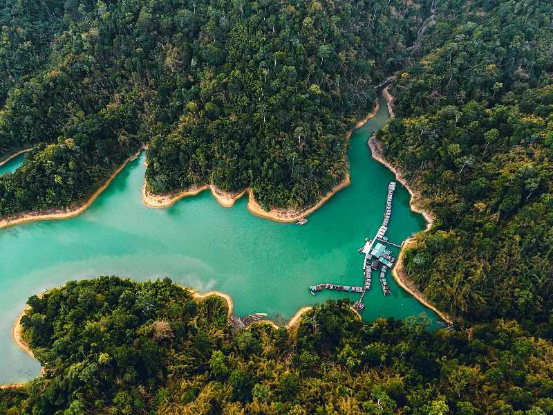 het meer van Khao Sok