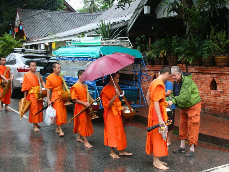 Laos - Luang Prabang - monniken