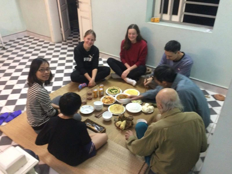 Eten bij mensen thuis in Vietnam