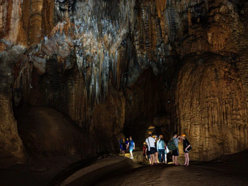 Reizigers in Phong Nha national park