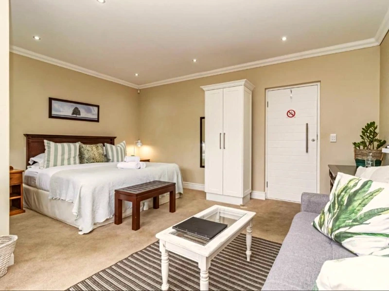 Hermanus - Cliff Path Lodge - bedroom