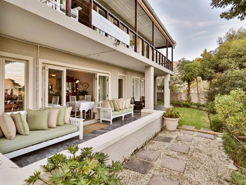 Hermanus - Lodge on the Green - terrace