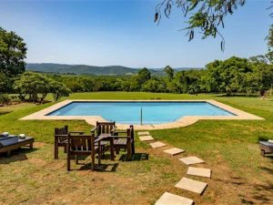 zwembad bij lodge