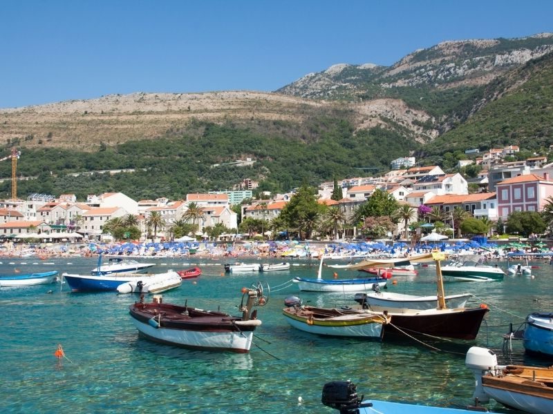 De baai van Petrovac