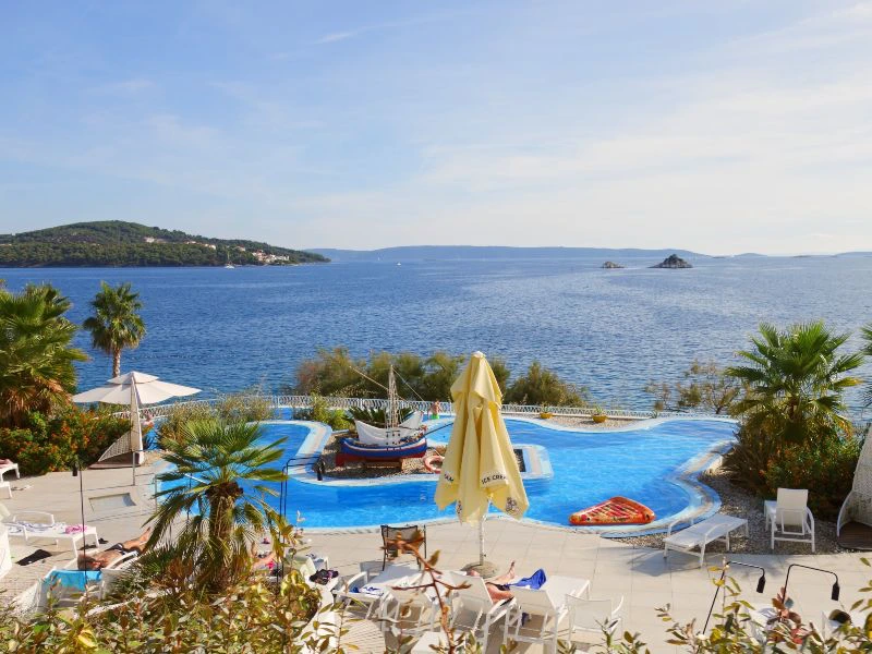 Resort met zwembad in Trogir