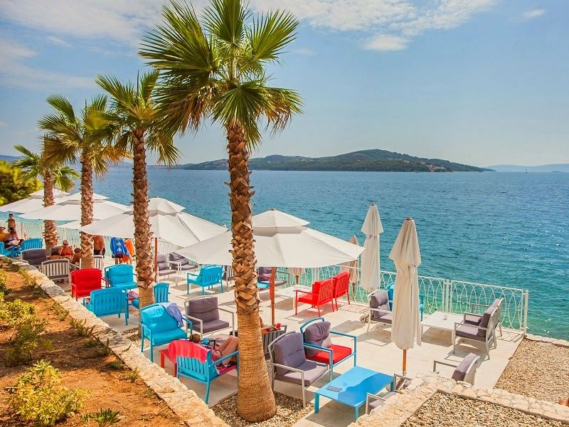 Terras bij het strand in Trogir