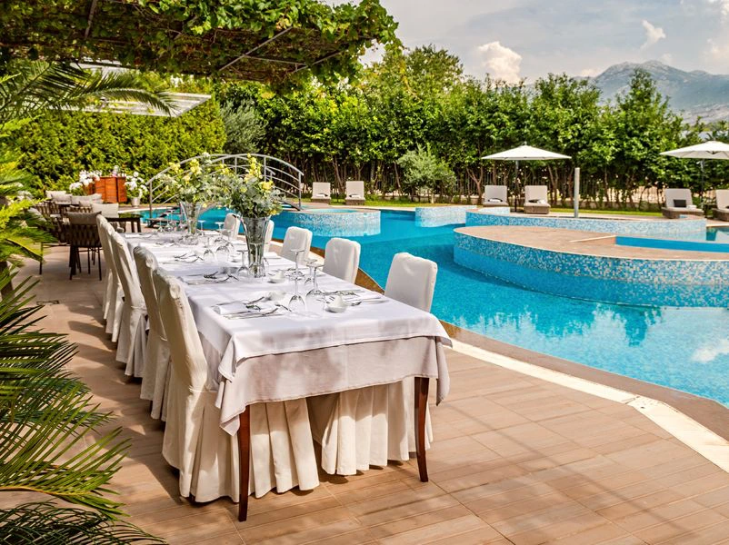 Hotel Solin terras bij het zwembad