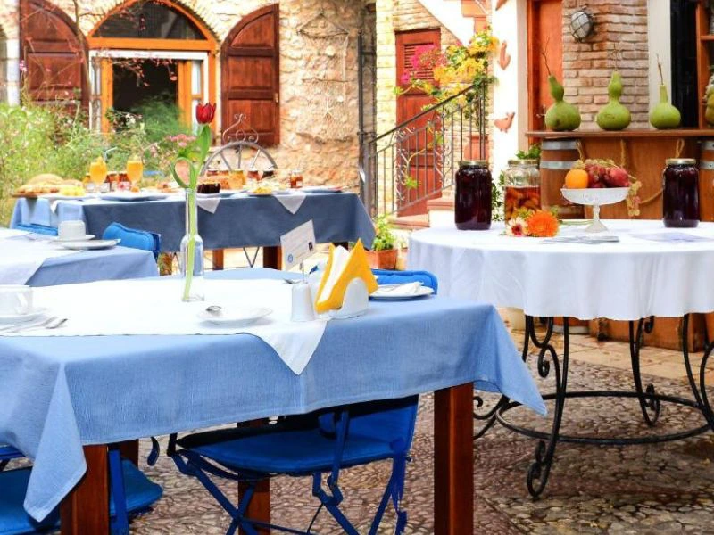 Delphi hotel terras
