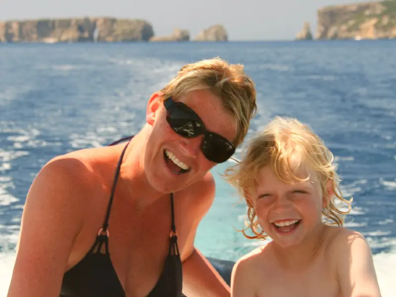 strand-peloponnesos-gialova-bootje