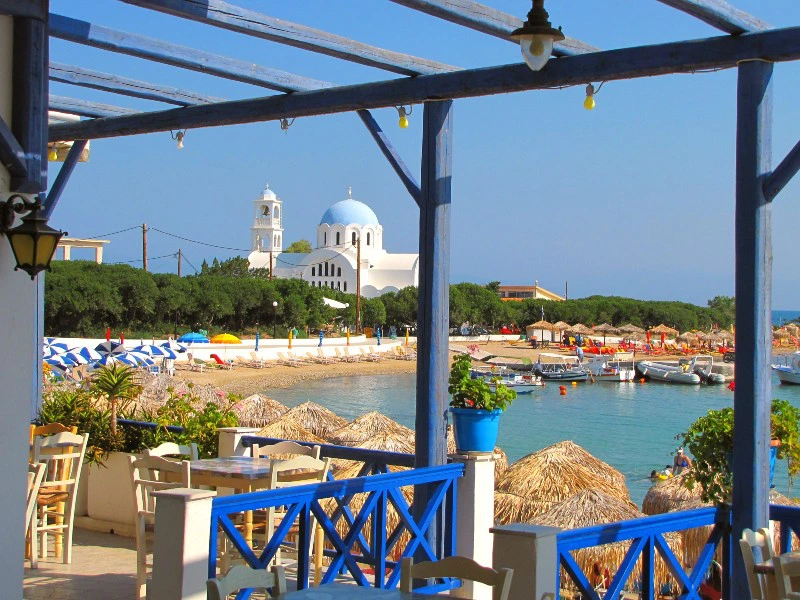 Taverne bij strand op Agistri Griekenland