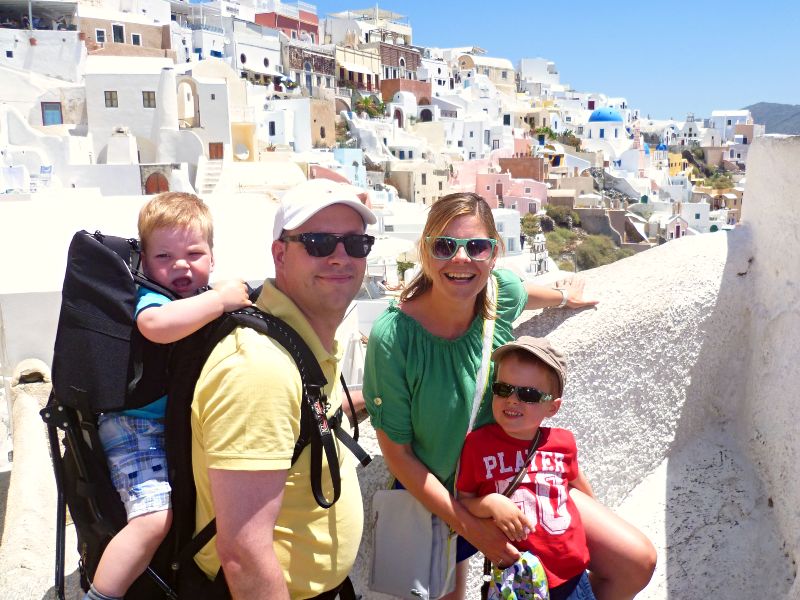 Gezin op Santorini Griekenland