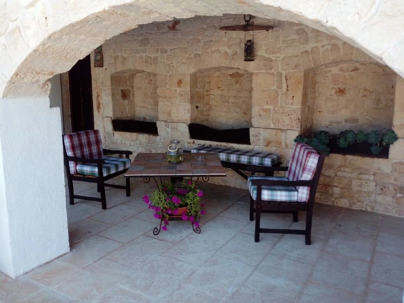 Gezellig terras bij je hotel in noord-Puglia