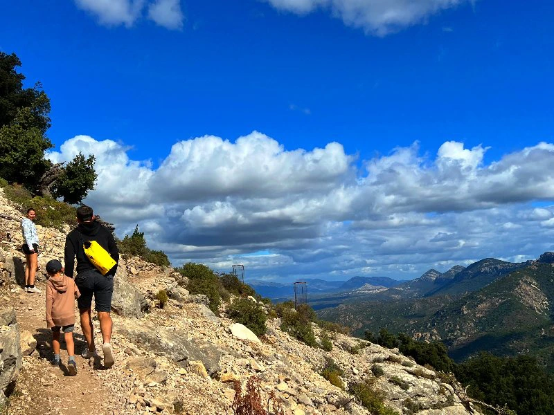 Wandelen door de bergen van Sardinie