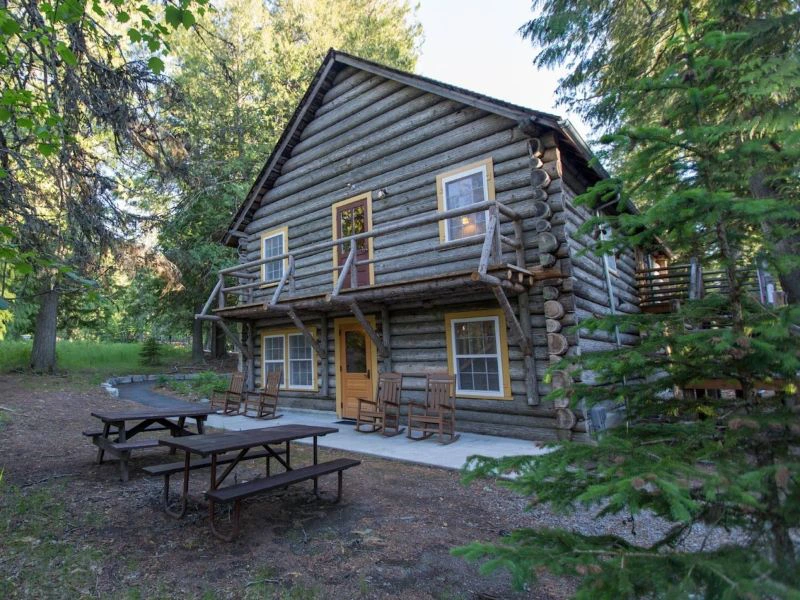 Glacier National Park hotel lodge cabin