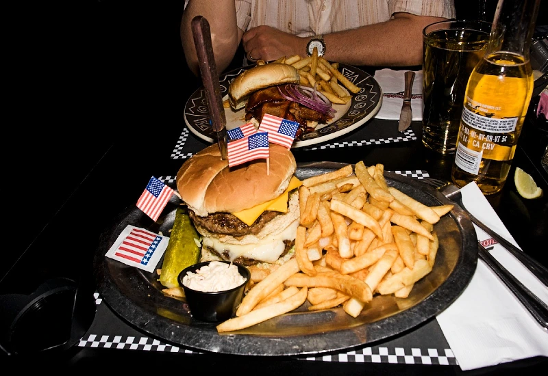 Hamburgers eten in Amerika
