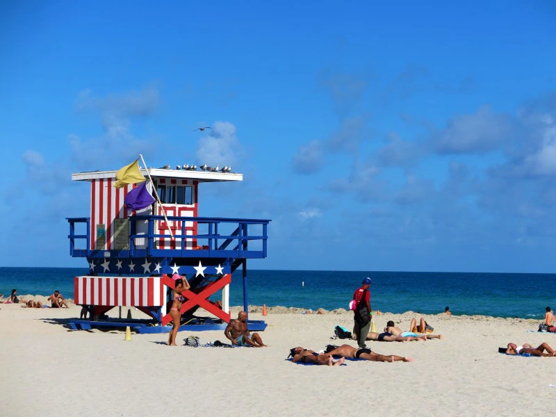 Miami-Beachhouse-Lifeguard-strandhuisje-vakantie