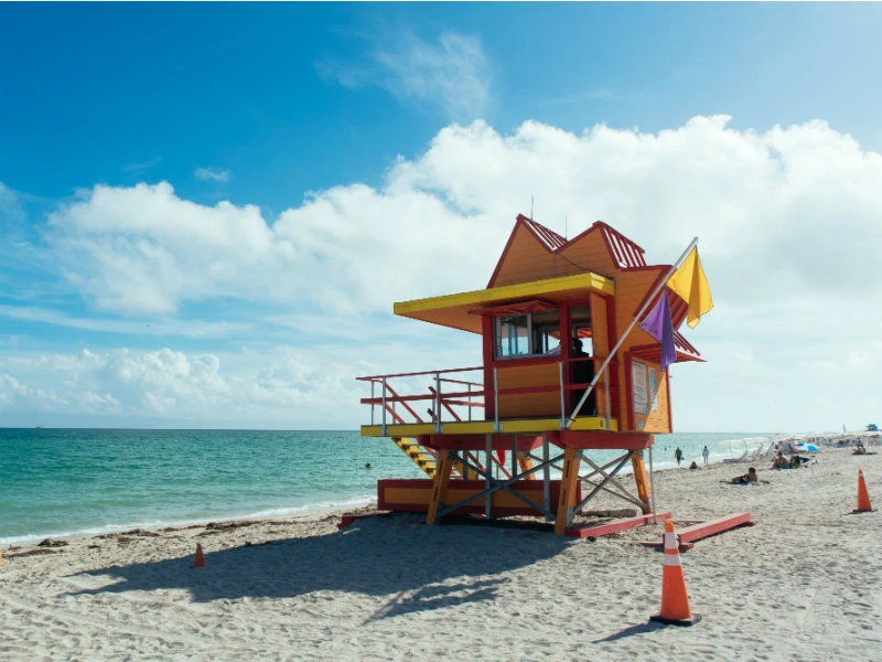 lifeguard-huisje-strand-miami-amerika