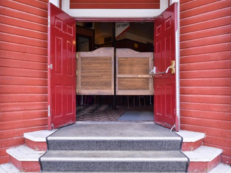 Dawson-hotel-salooon