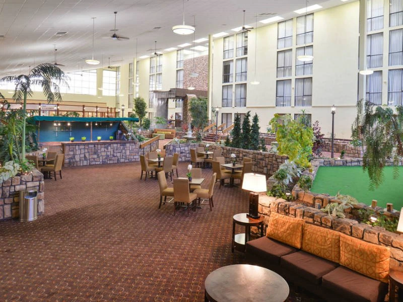 holiday-inn-lobby