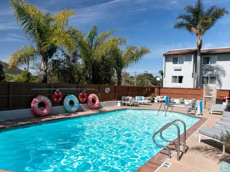 Hotel-morro-bay-highway-1-zwembad