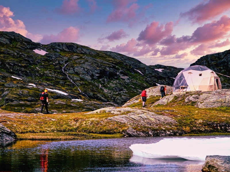 kamperen-trolltunga-noorwegen
