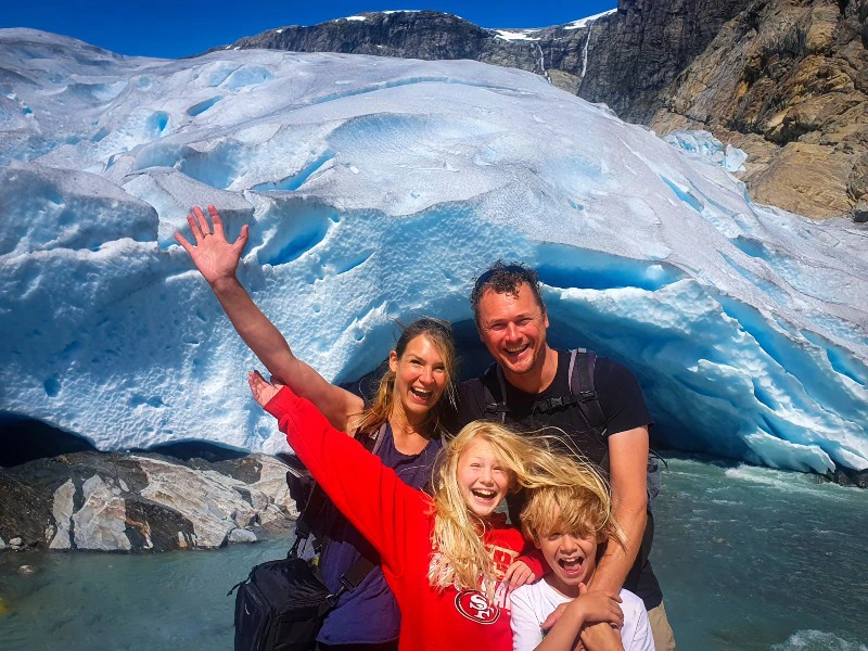 gletsjer nigardsbreen familie reizen noorwegen