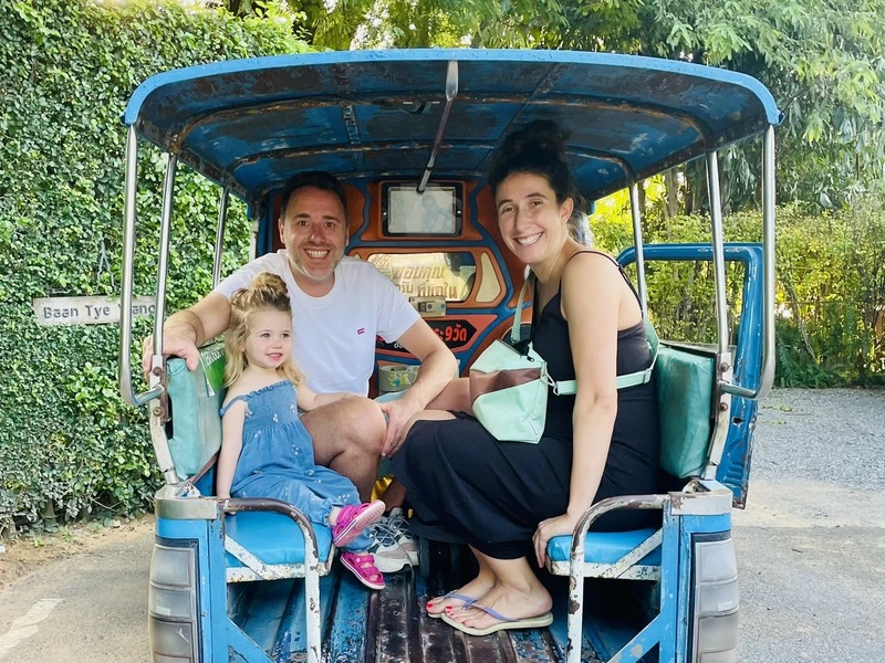 Thailand-Ayutthaya tuktuk met kinderen Riksja Family