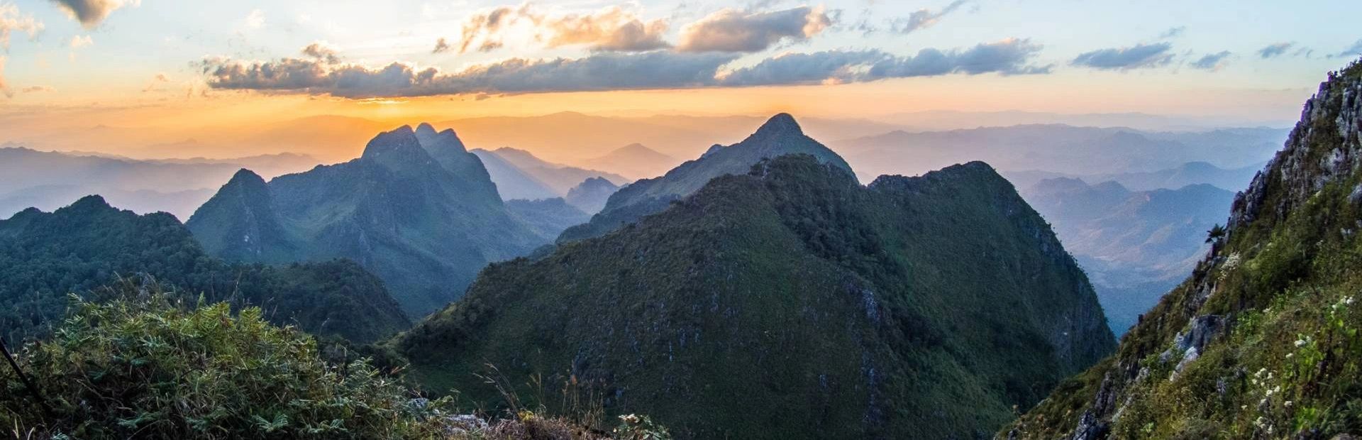 bergen zonsondergang thailand